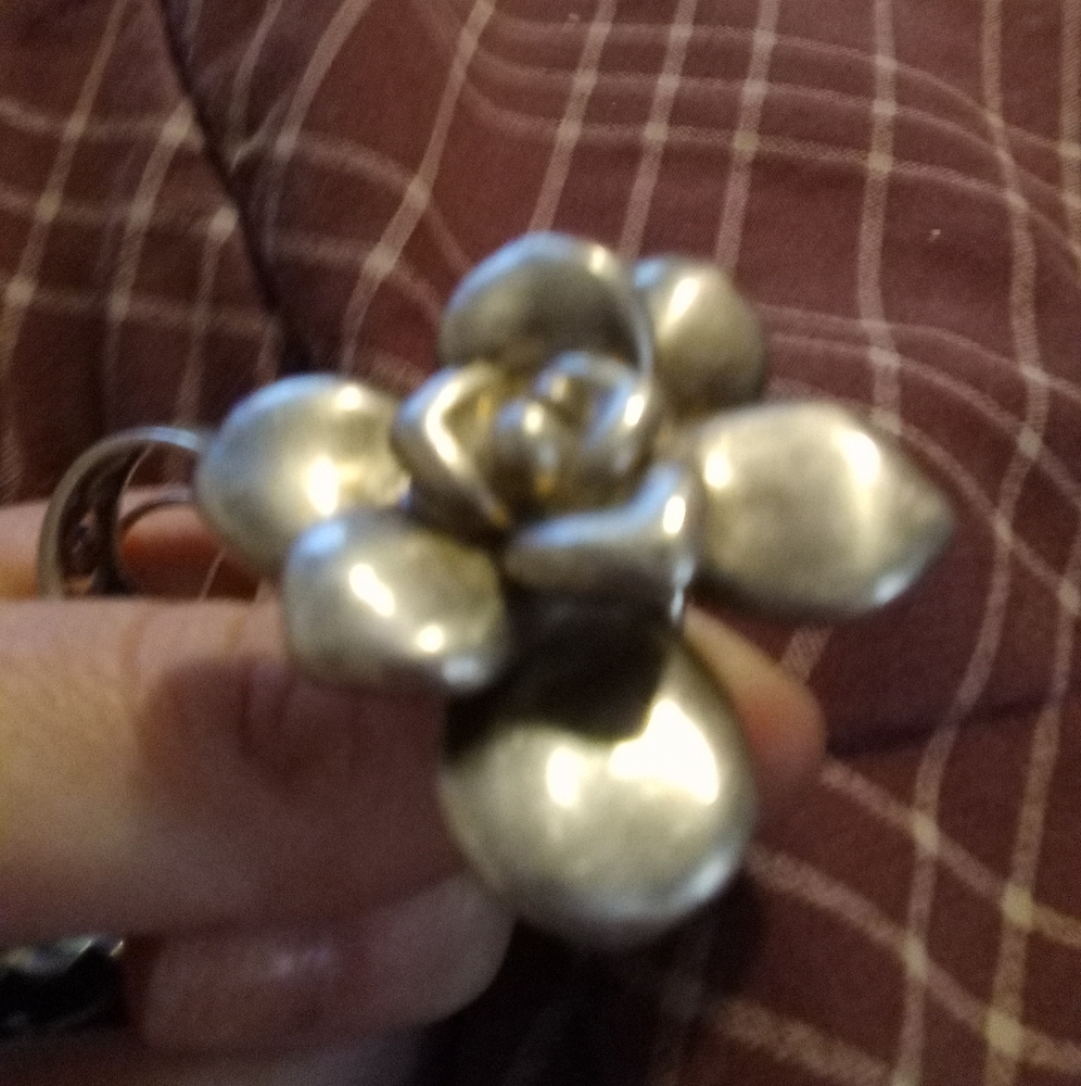 Massive beautiful huge rare flower ring solid sterling silver it's a size 7